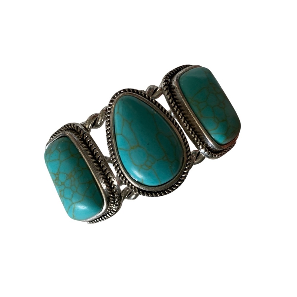 🤩 JEWELRY 2 FOR $10 - BUNDLE & SAVE 🤩 
Turquoise Bracelet